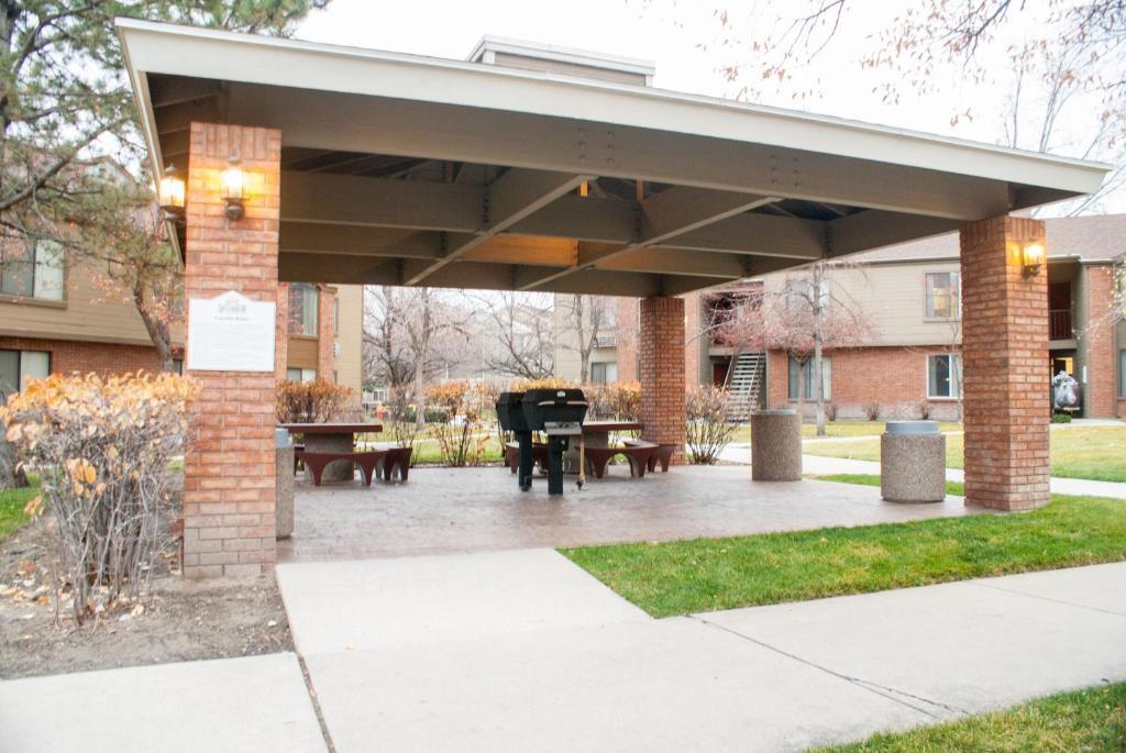 Sky Harbor Suites Salt Lake City Exterior foto